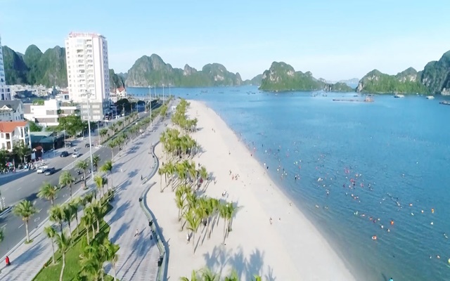 Bãi tắm Hòn Gai - điểm check in tuyệt đẹp cho khách du lịch Hạ Long